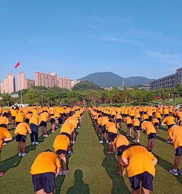 缤纷多彩的人生（用梦想和努力绘制属于自己的世界）