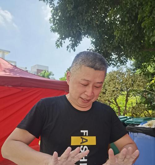 坚持努力，成就高尚（一个年轻人成长的历程）