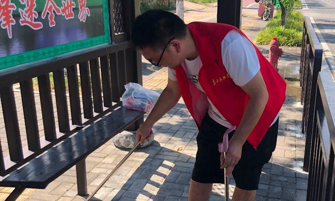 社区自愿者（志愿者们为社区增添色彩）