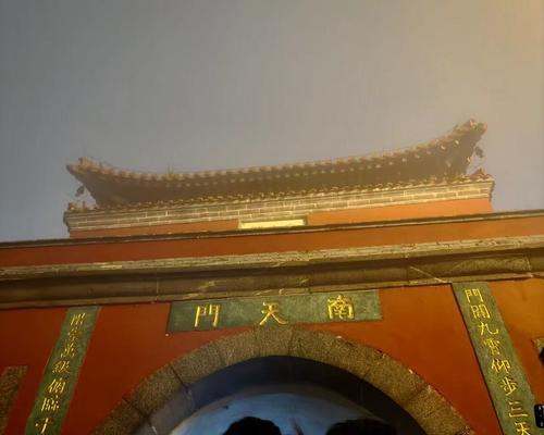 众人拾柴火焰高（以人心齐，合力攻克困难）