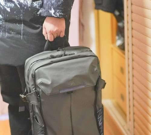时空穿梭的背包（一个小男孩的奇幻之旅）