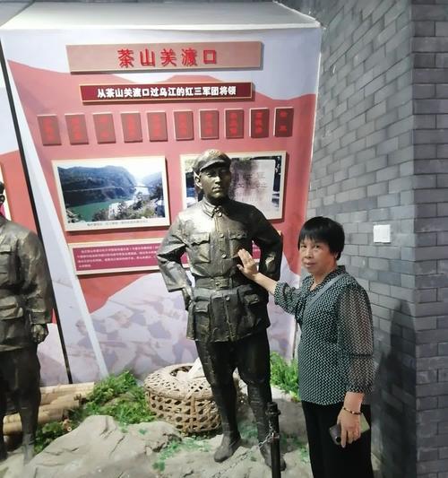 一个人的旅程，寻找自我；旅途中结识的人，成为了我人生中最美的风景；远离尘嚣，才能看见真实的自己。
