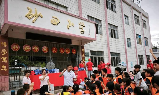 纯真的爱心，坚韧的勤奋（一位乡村教师的故事）